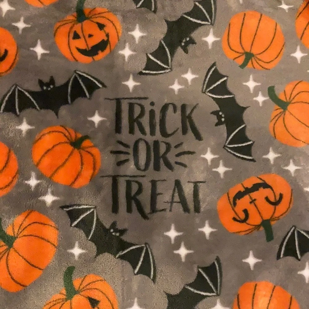 Trick or Treat throw blanket *FIRM PRICE*